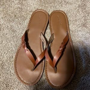 Universal thread target flip flops size 10